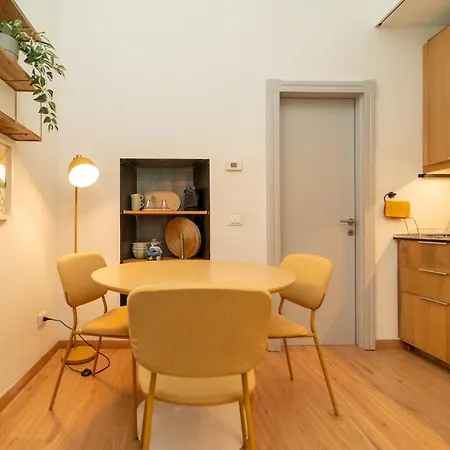 The Artist's Nest - On The Navigli Daire Milano